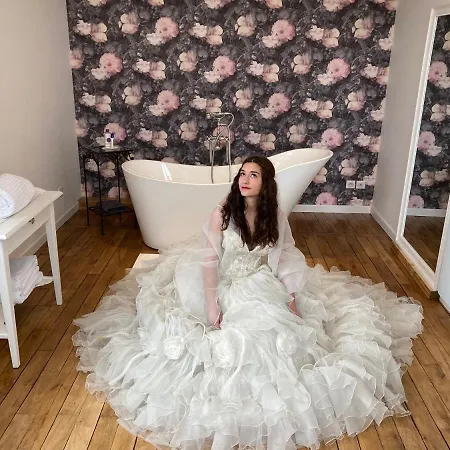 Chateau De La Bouchatte Les Roses 4*