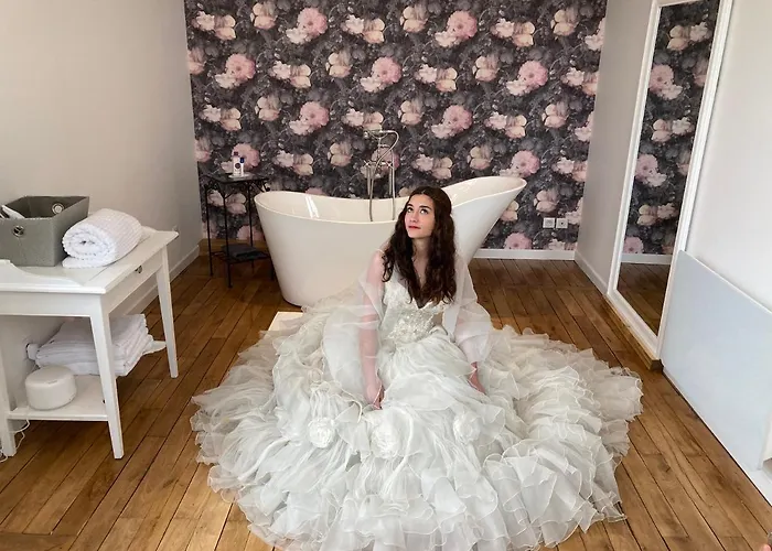 Chateau De La Bouchatte Les Roses 4*