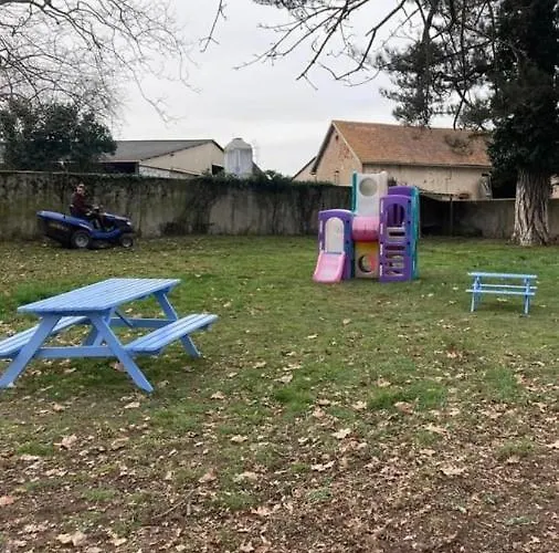 Chateau De La Bouchatte Les Roses 4*