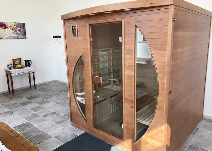 Château De La Bouchatte Les Roses Maison d'hôtes